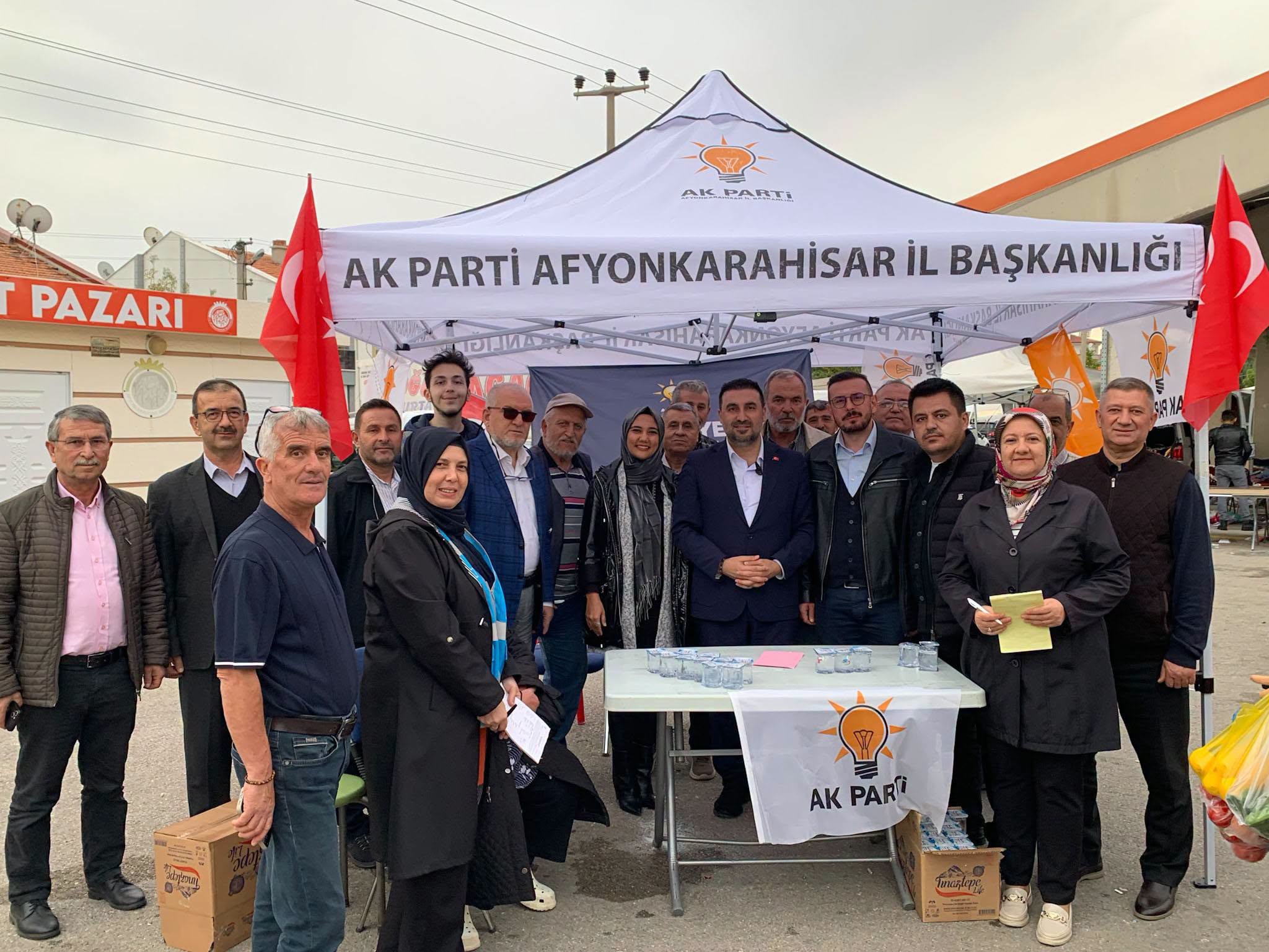 Başkan Kavak, Ataköy Semt Pazarı’nda