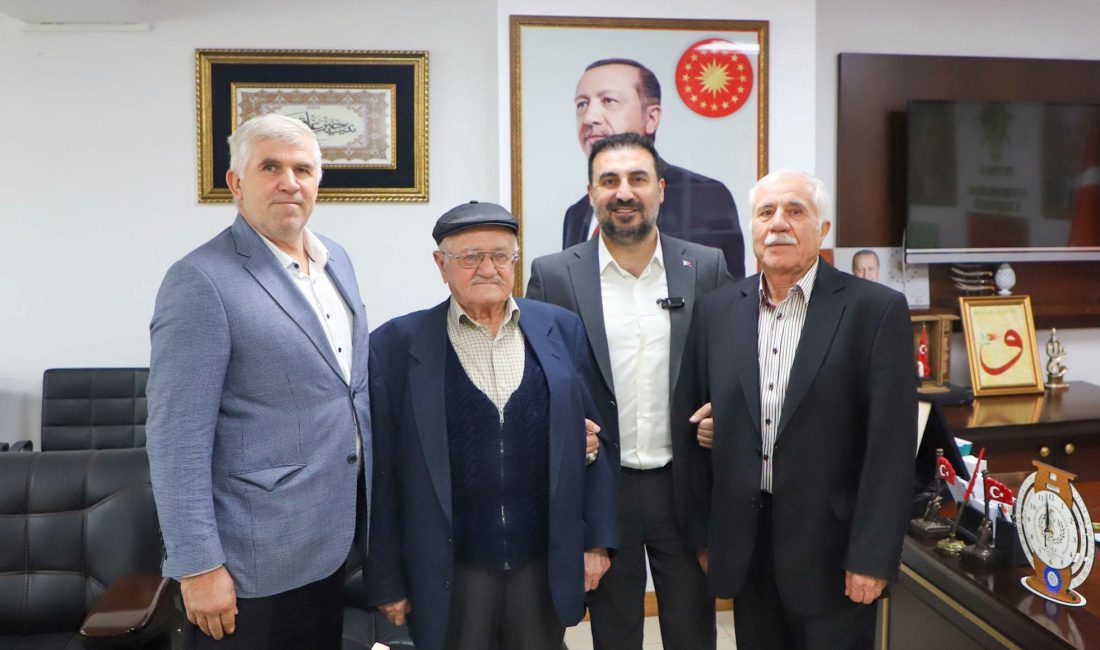 AK Parti Afyonkarahisar İl Başkanı Dr. Özgür Kavak, kendisine hayırlı