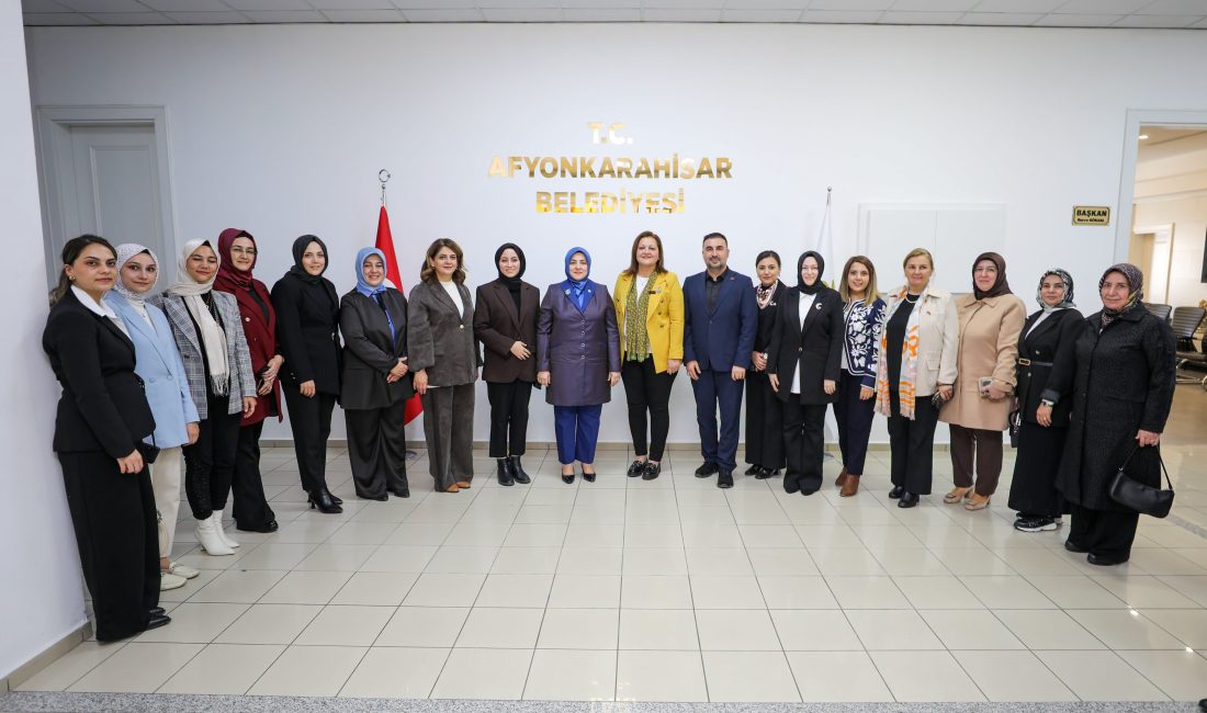 AK Parti Genel Merkez Kadın Kolları Başkanı ve İstanbul Milletvekili