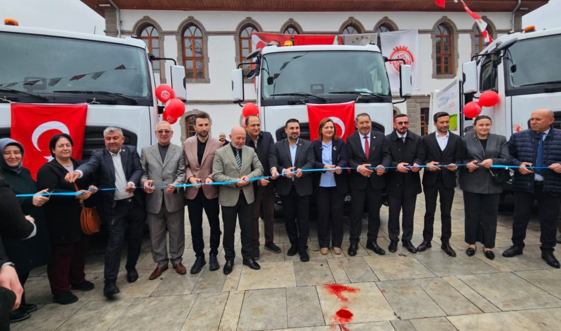 Afyonkarahisar Belediyesi, temizlik hizmetlerinde kullanılmak üzere araç filosuna 3 yeni