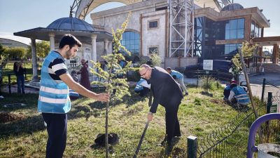 Afyonkarahisar’da Diyanet Gençlik Merkezi tarafından belediye iş birliğiyle "Bir Fidan