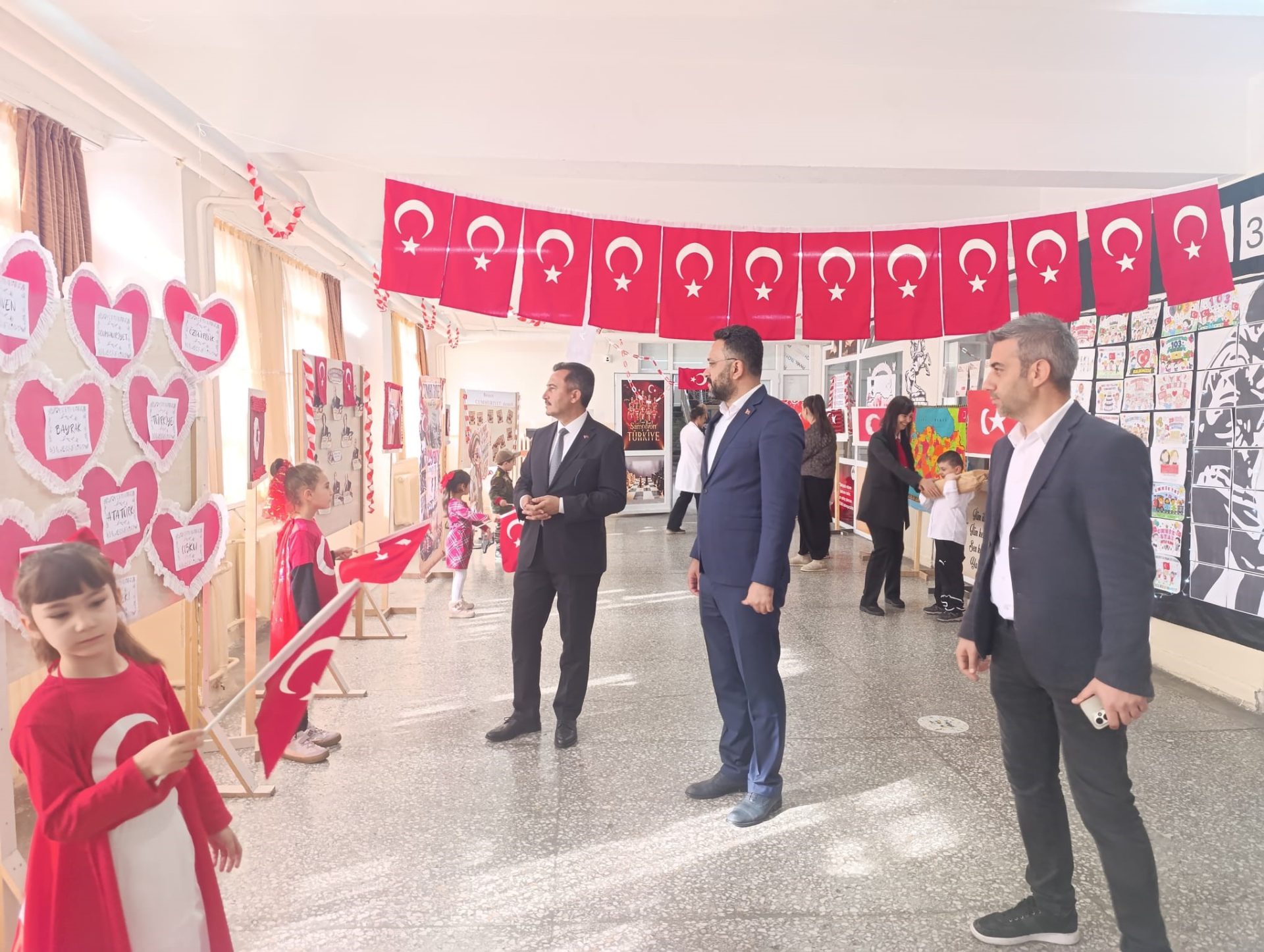 Bolvadin’de 'Cumhuriyet Sokağı' sergisi açıldı 3 Bolvadin’de 'Cumhuriyet Sokağı' sergisi açıldı
