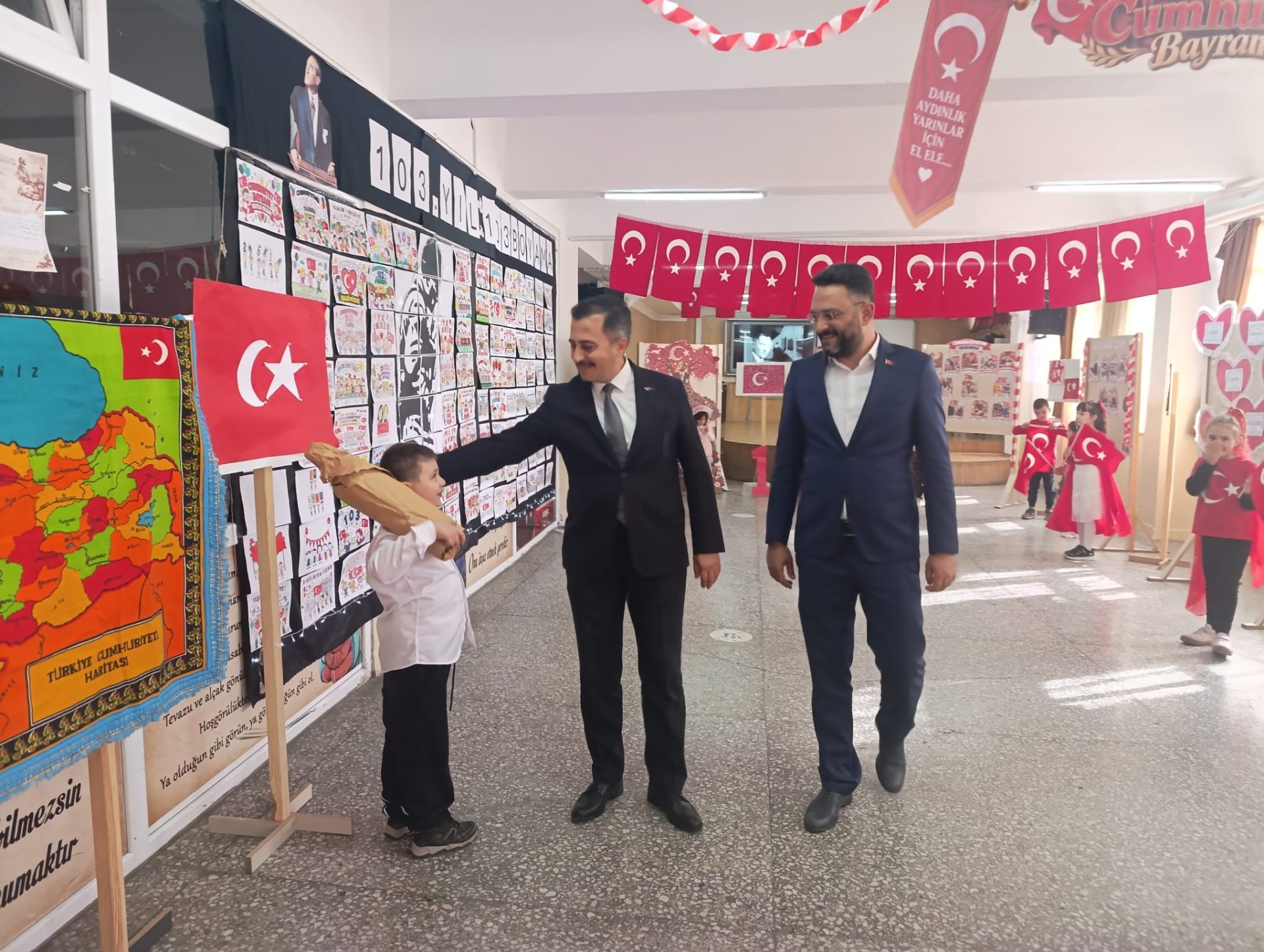 Bolvadin’de 'Cumhuriyet Sokağı' sergisi açıldı 1 Bolvadin’de 'Cumhuriyet Sokağı' sergisi açıldı