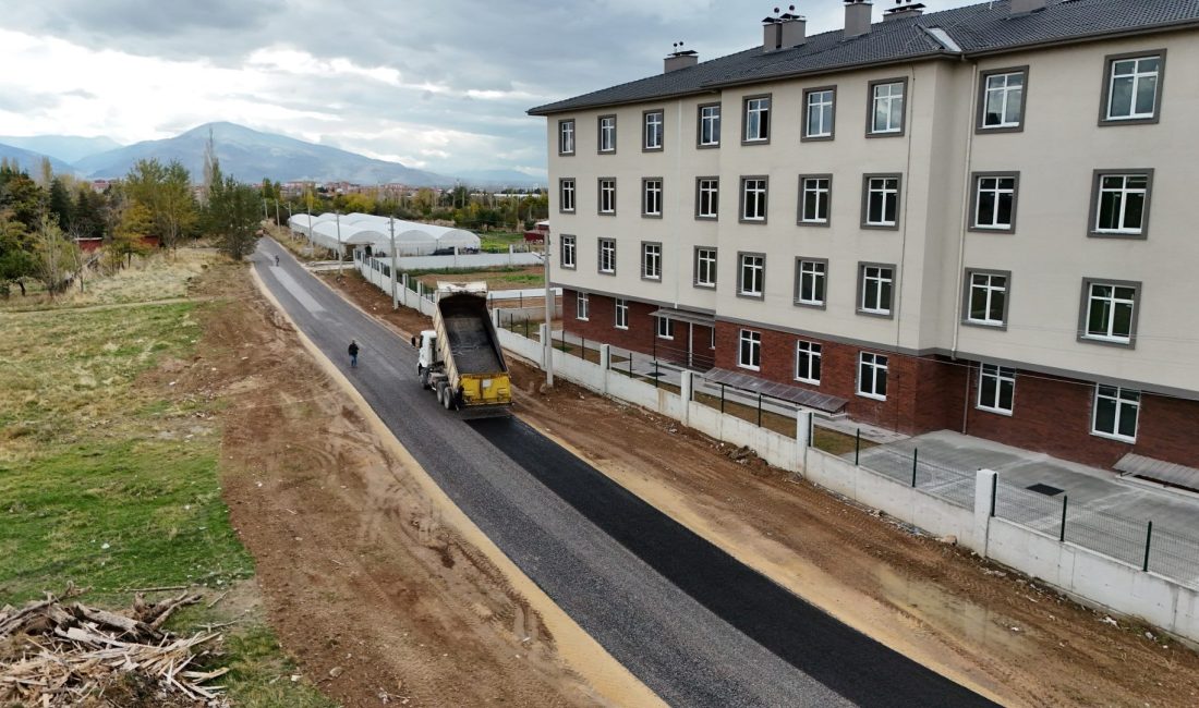 Afyonkarahisar Bolvadin Belediyesi Fen İşleri Müdürlüğü ekipleri tarafından yeni huzurevine