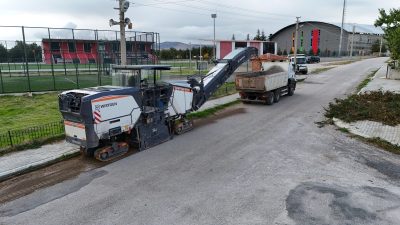 Afyonkarahisar’ın Bolvadin ilçesinde belediye ekipleri, kentin dört bir yanında başlattığı