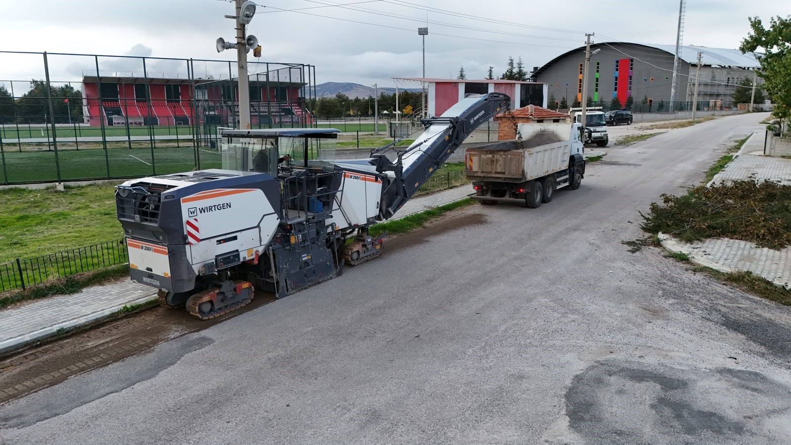 Afyonkarahisar’ın Bolvadin ilçesinde belediye ekipleri, kentin dört bir yanında başlattığı