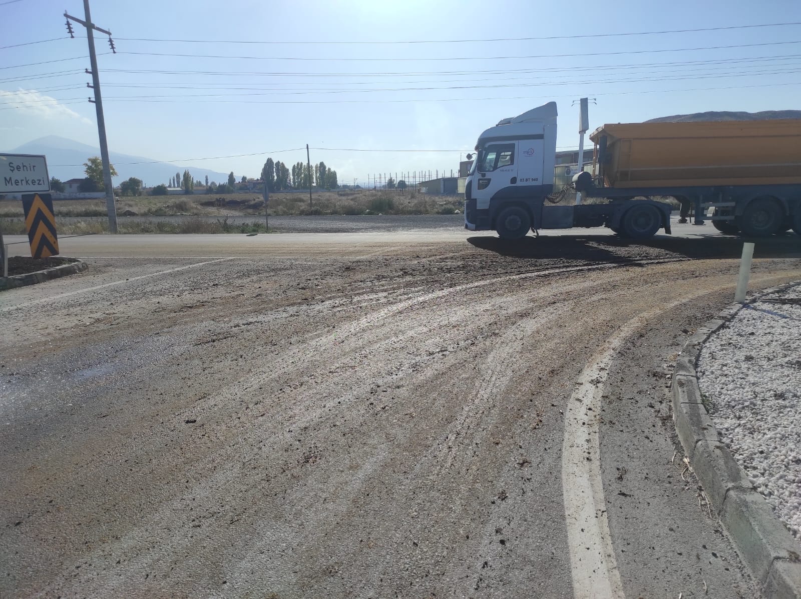 Bolvadin’de çevre yolu için gübre uyarısı