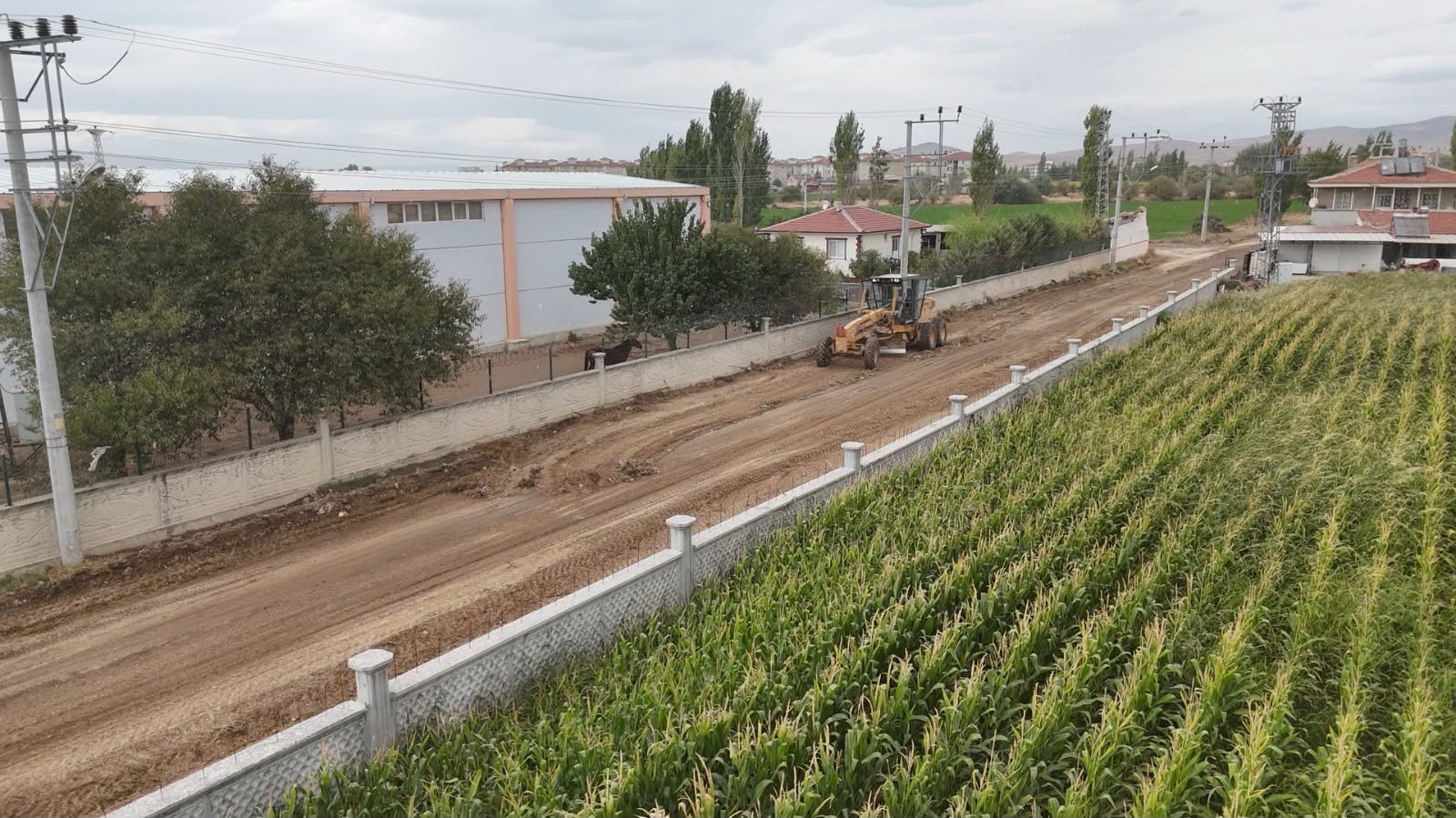 Bolvadin’de çiftçilerin ulaşım çilesi son buluyor 1 Bolvadin’de çiftçilerin ulaşım çilesi son buluyor