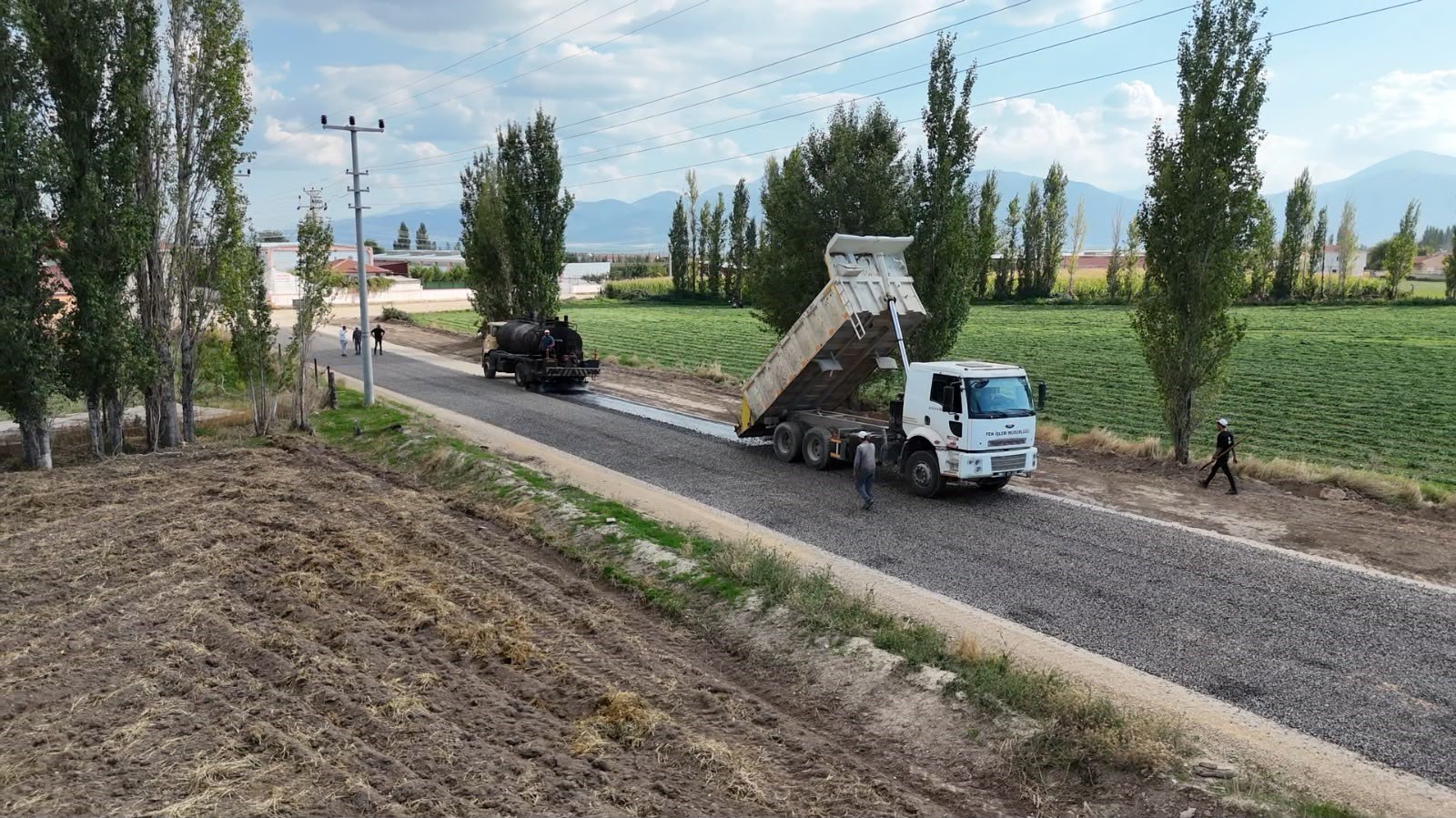 Bolvadin’de çiftçilerin ulaşım çilesi son buluyor 3 Bolvadin’de çiftçilerin ulaşım çilesi son buluyor