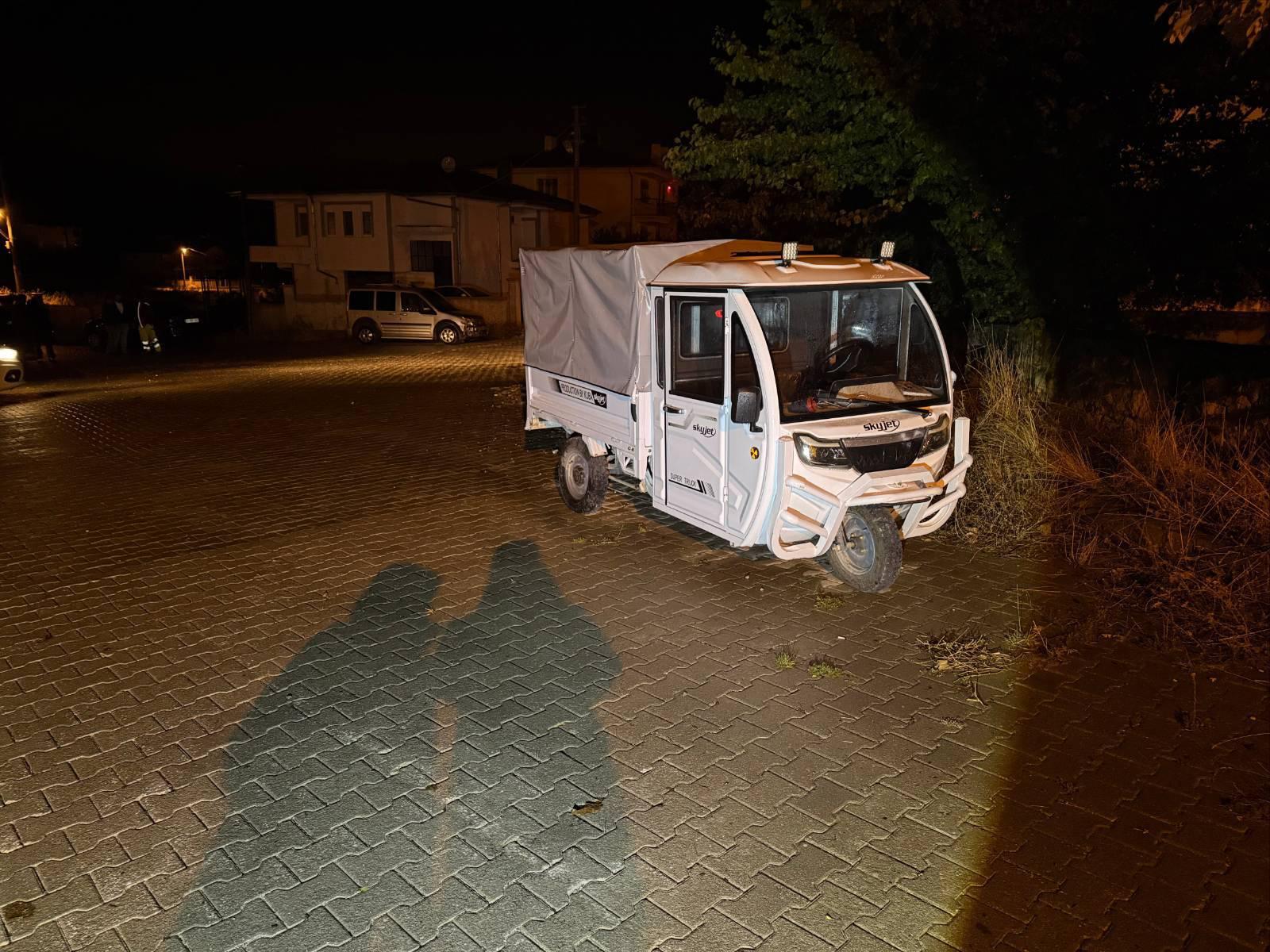Bolvadin’de hafif ticari araç ile motosiklet çarpıştı 2 Bolvadin’de hafif ticari araç ile motosiklet çarpıştı