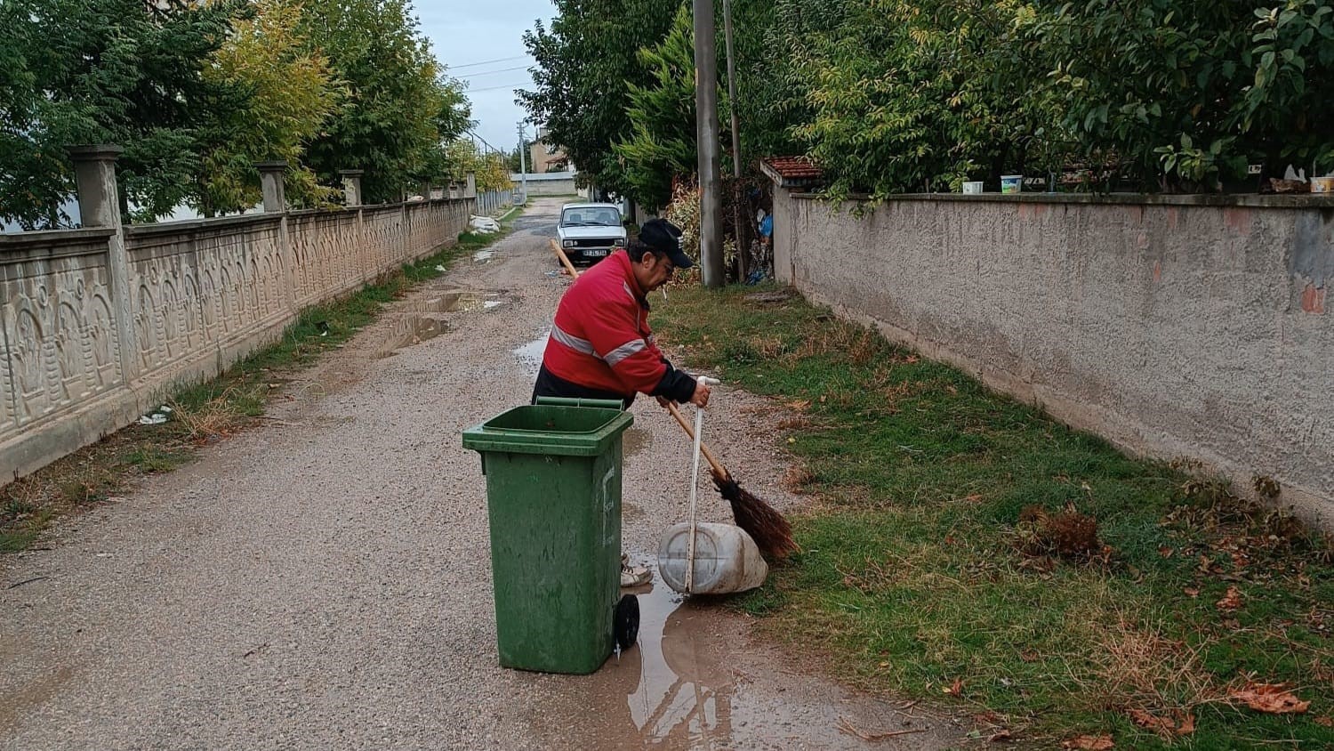 Bolvadin’de temizlik seferberliği sürüyor 2 Bolvadin’de temizlik seferberliği sürüyor