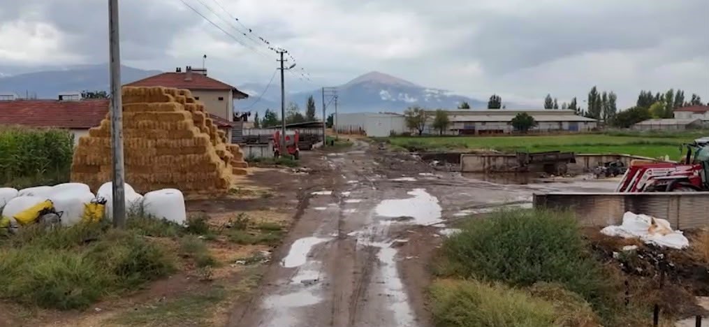 Bolvadin'de üst yapı çalışmaları sürüyor 2 Bolvadin'de üst yapı çalışmaları sürüyor