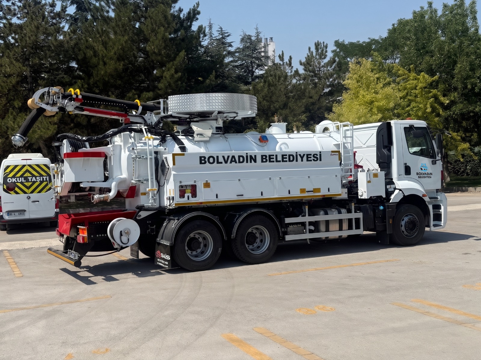 Belediye Başkanı Derviş Aynacı’nın öncülüğünde, Bolvadin’in altyapı hizmetlerini güçlendirmek amacıyla