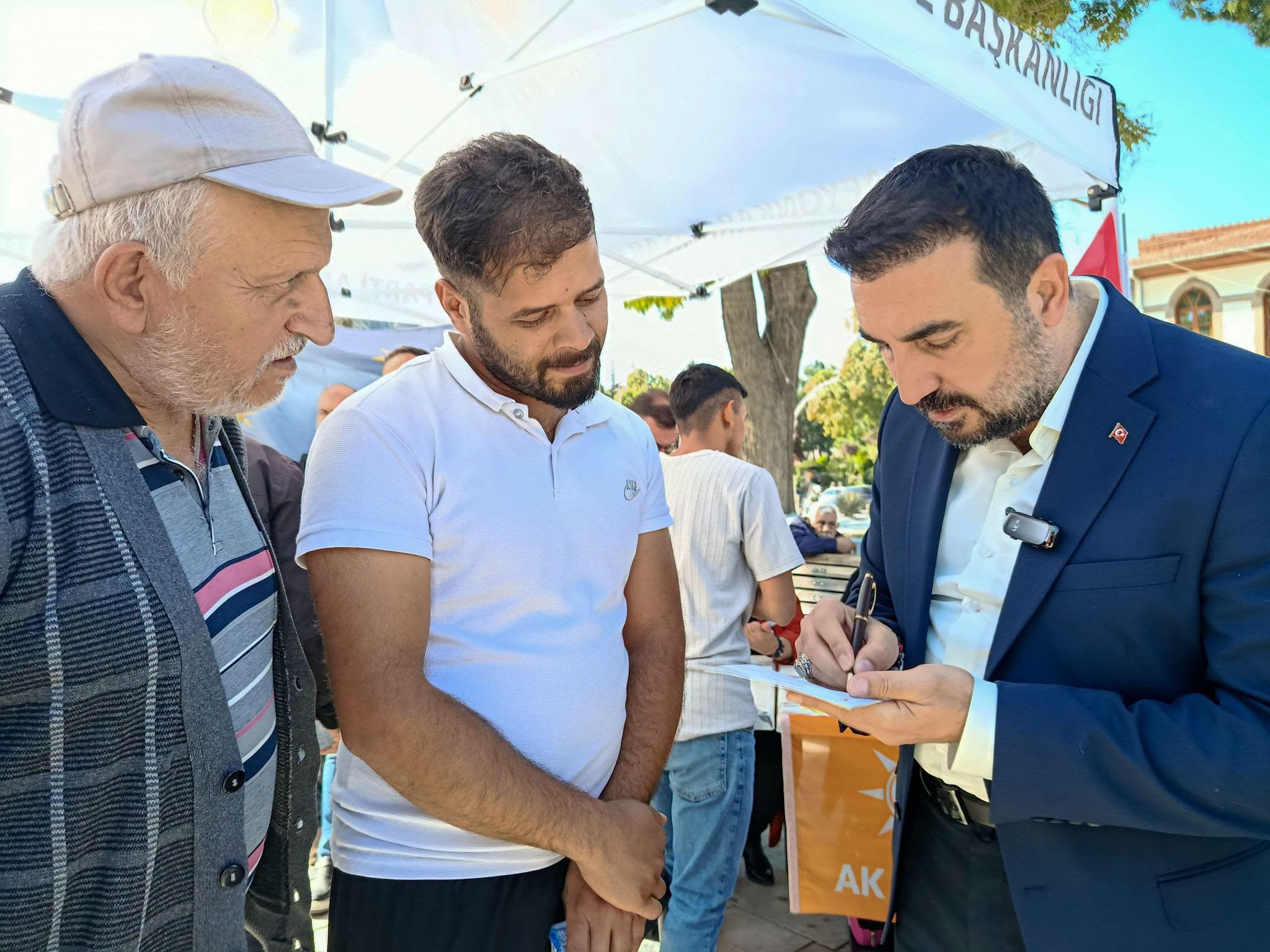 AK Parti Afyonkarahisar İl Başkanı Dr. Özgür Kavak, Zafer Meydanı’nda