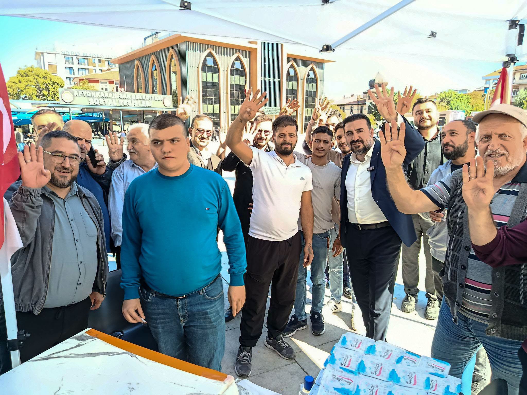 “Çadırımız açık, kapımız açık, gönlümüz açık”