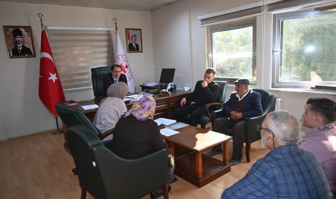 Afyonkarahisar Çay Kaymakamı Hasan Hüsnü Türker, "Halk Günü" buluşmaları kapsamında