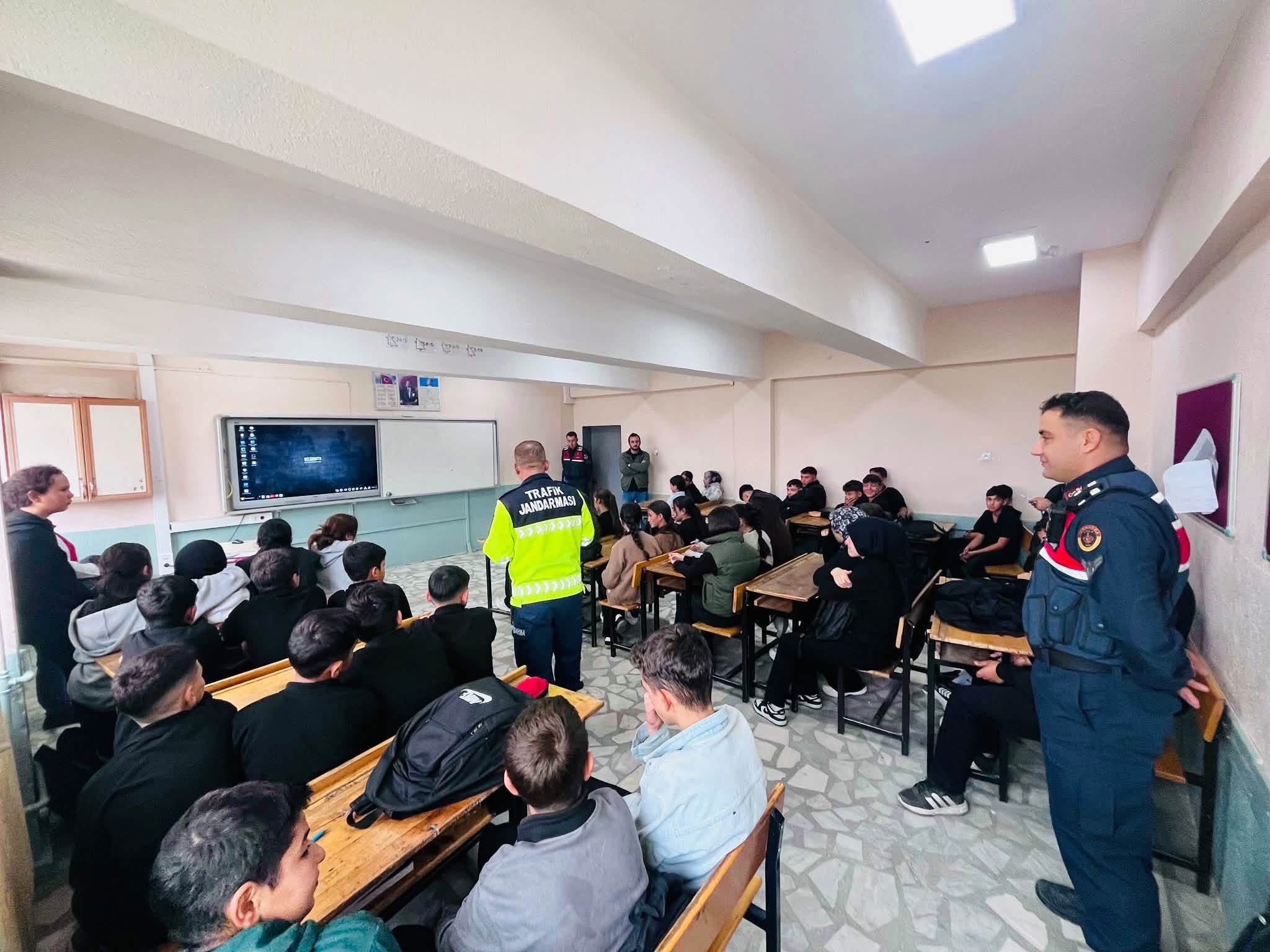 Afyonkarahisar’ın Çobanlar ilçesine bağlı Kocaöz beldesindeki bir okulda, "Trafik Dedektifleri