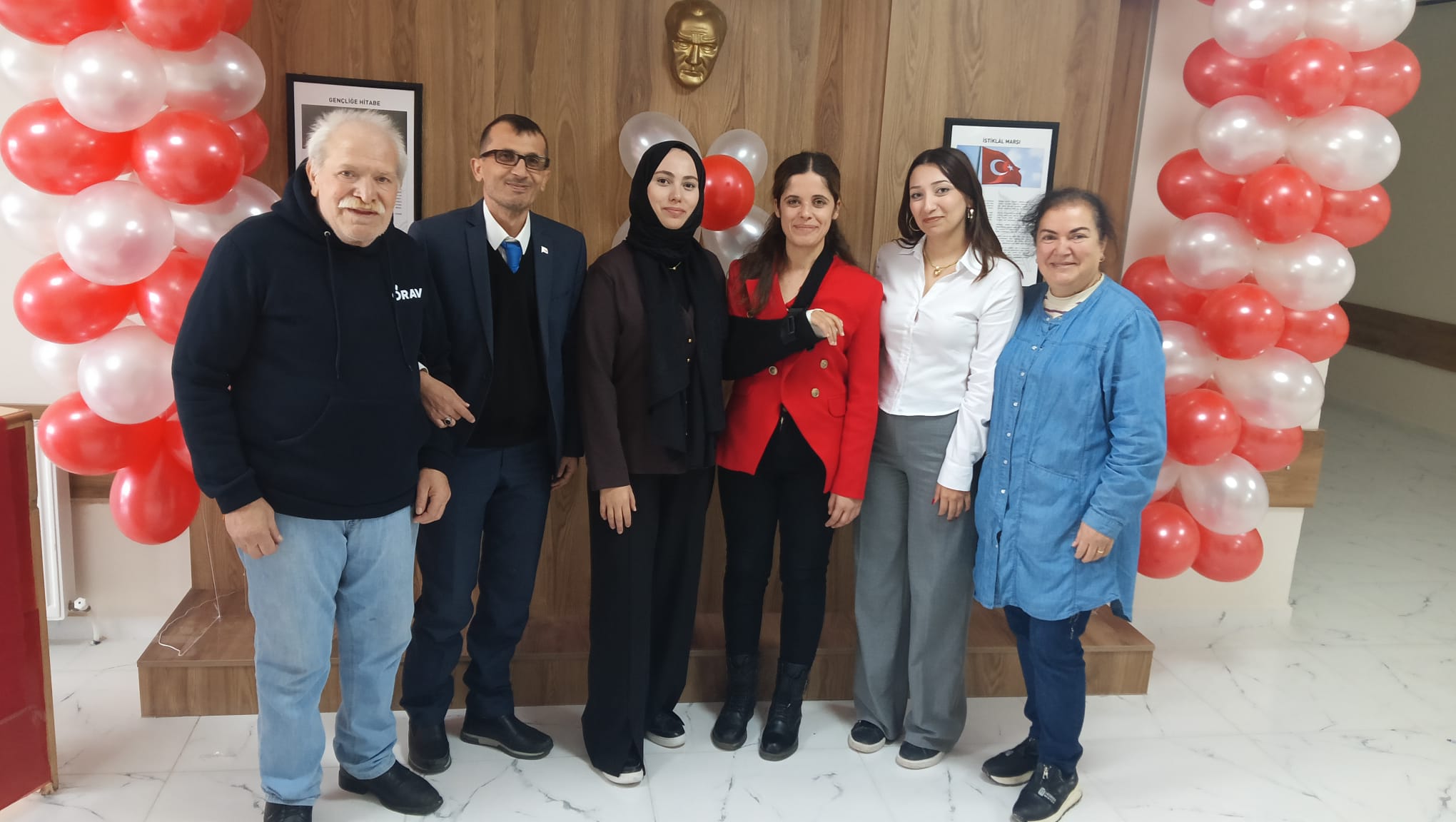 Cumhuriyet Bayramı’nı birlikte kutladılar 2 Cumhuriyet Bayramı’nı birlikte kutladılar
