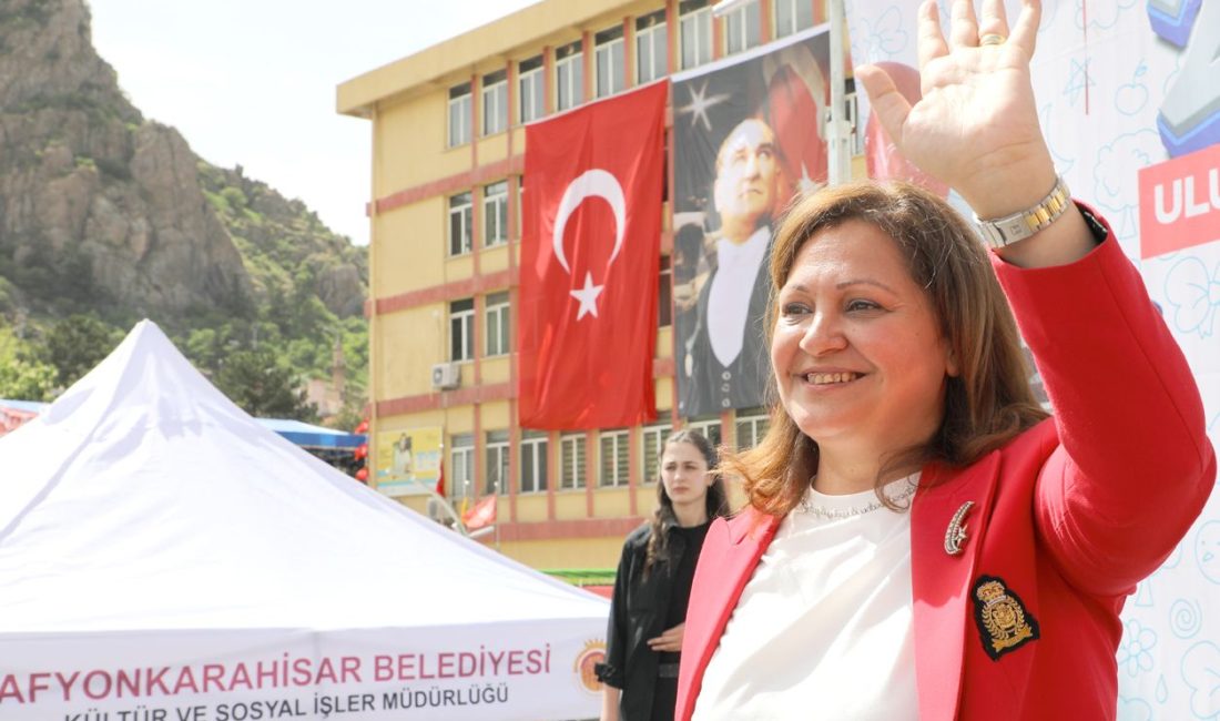 Afyonkarahisar Belediye Başkanı Burcu Köksal, 29 Ekim Cumhuriyet Bayramı dolayısıyla