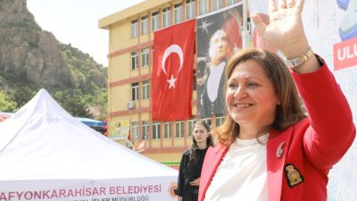 Afyonkarahisar Belediye Başkanı Burcu Köksal, 29 Ekim Cumhuriyet Bayramı dolayısıyla