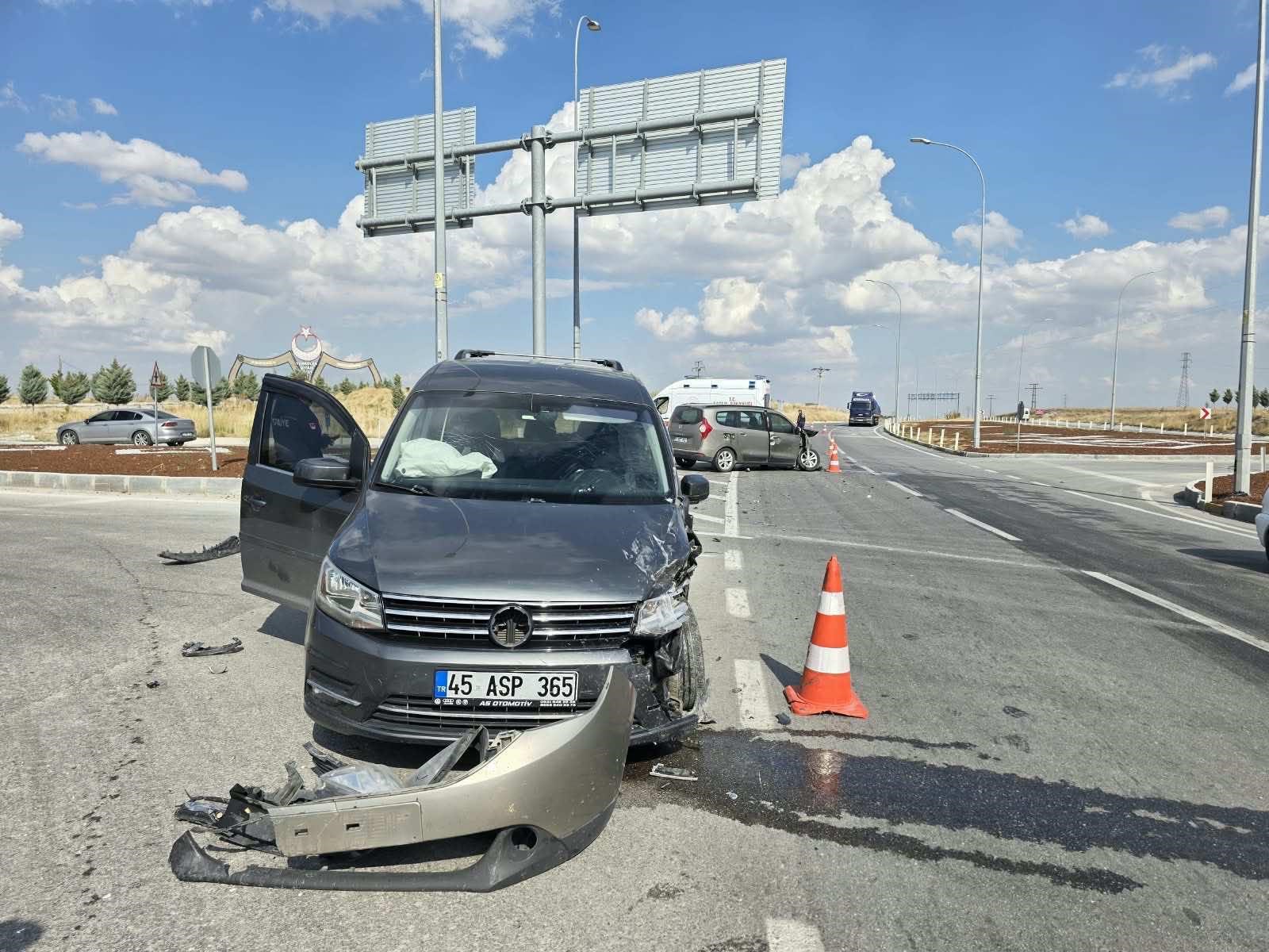 Emirdağ’da hafif ticari araçlar çarpıştı: 1 ölü 2 yaralı 2 Emirdağ’da hafif ticari araçlar çarpıştı: 1 ölü 2 yaralı