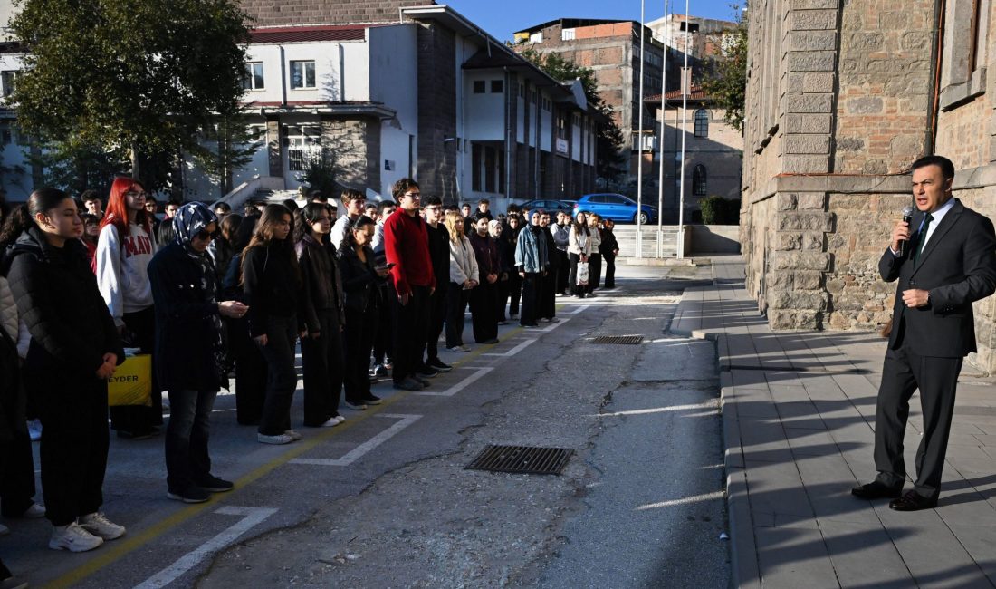 Afyonkarahisar İl Emniyet Müdürü Gökhan Demirtola, öğrencilerin huzurlu ve güvenli