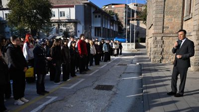 Afyonkarahisar İl Emniyet Müdürü Gökhan Demirtola, öğrencilerin huzurlu ve güvenli