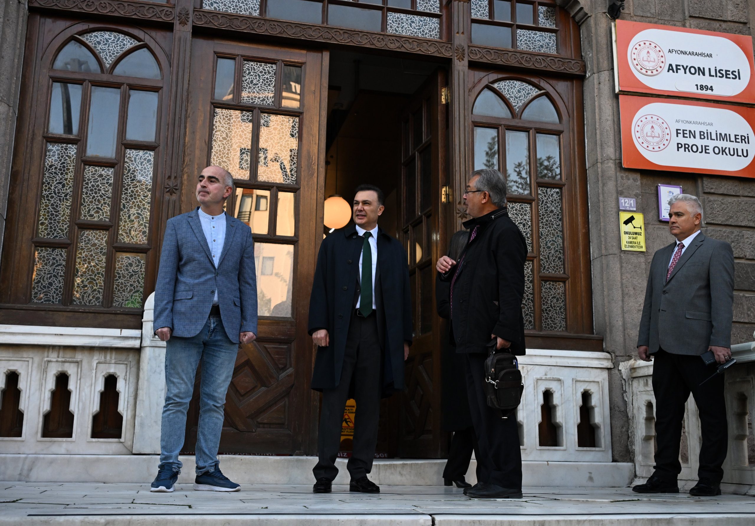 Emniyet Müdürü Demirtola’dan Afyon Lisesi’ne ziyaret 1 Emniyet Müdürü Demirtola’dan Afyon Lisesi’ne ziyaret