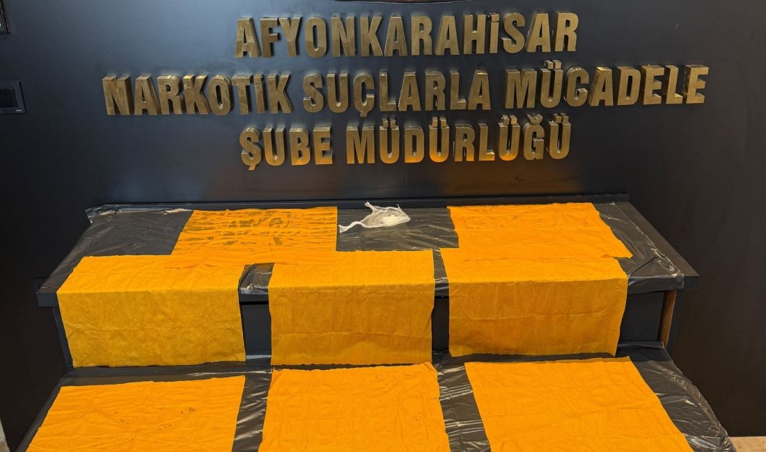 Afyonkarahisar’da polis ekipleri tarafından durdurulan otomobilde yapılan aramada 17 bin