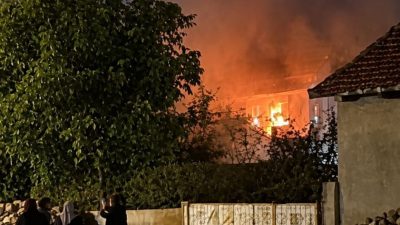 Afyonkarahisar'ın Şuhut ilçesinde akşam saatlerinde müstakil bir evde çıkan yangın,