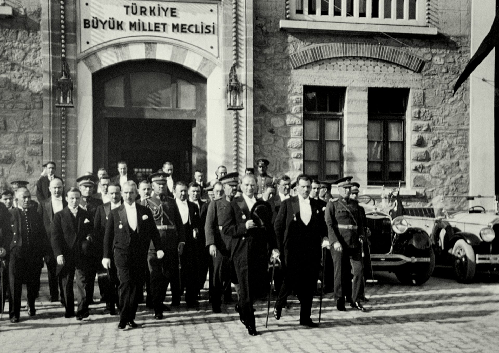 Bazı tarihler vardır, takvim yapraklarında kalmaz. Bir milletin kaderini değiştirir,