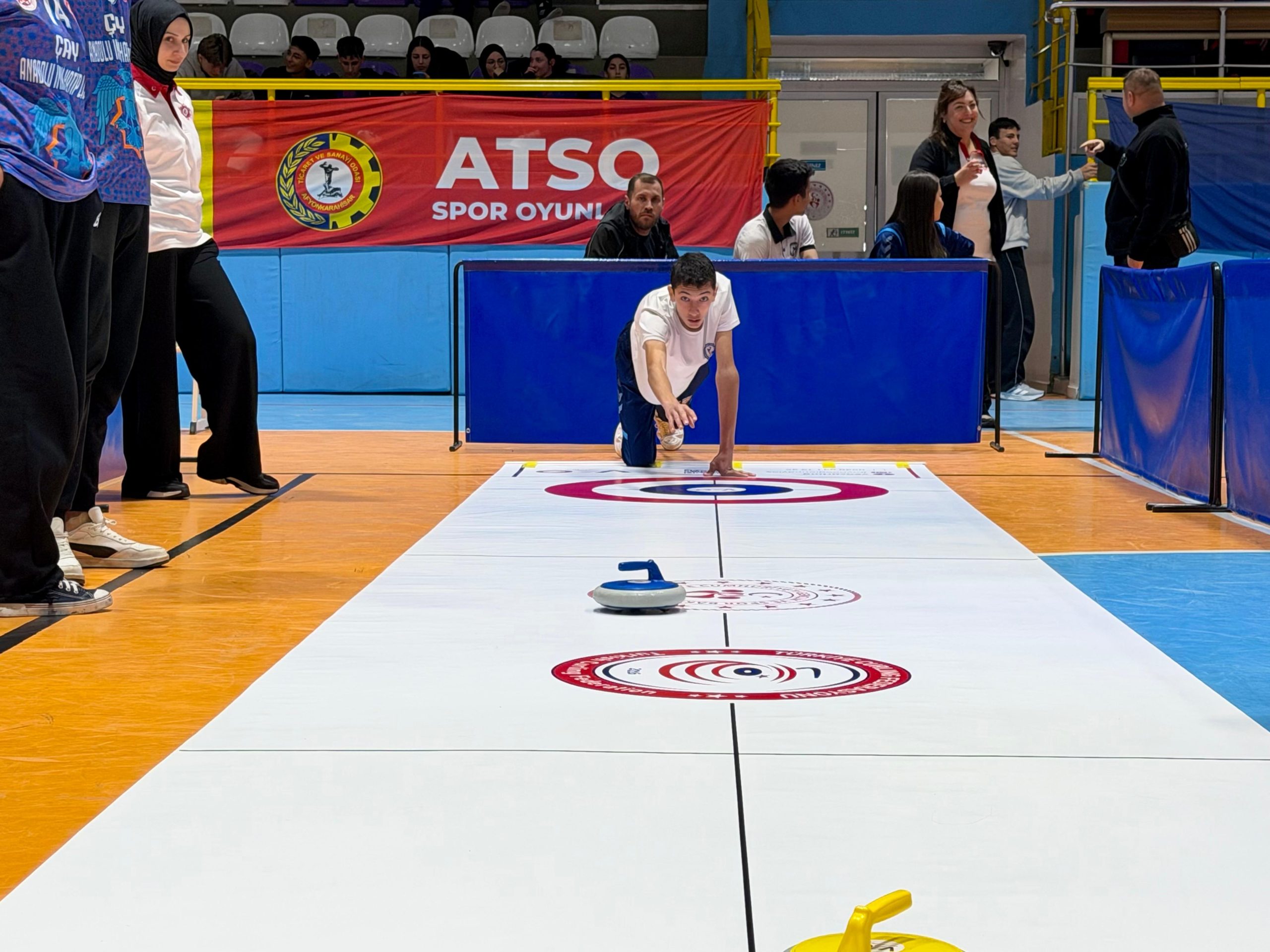 Floor Curling müsabakalarında şampiyonlar belli oldu 3 Floor Curling müsabakalarında şampiyonlar belli oldu