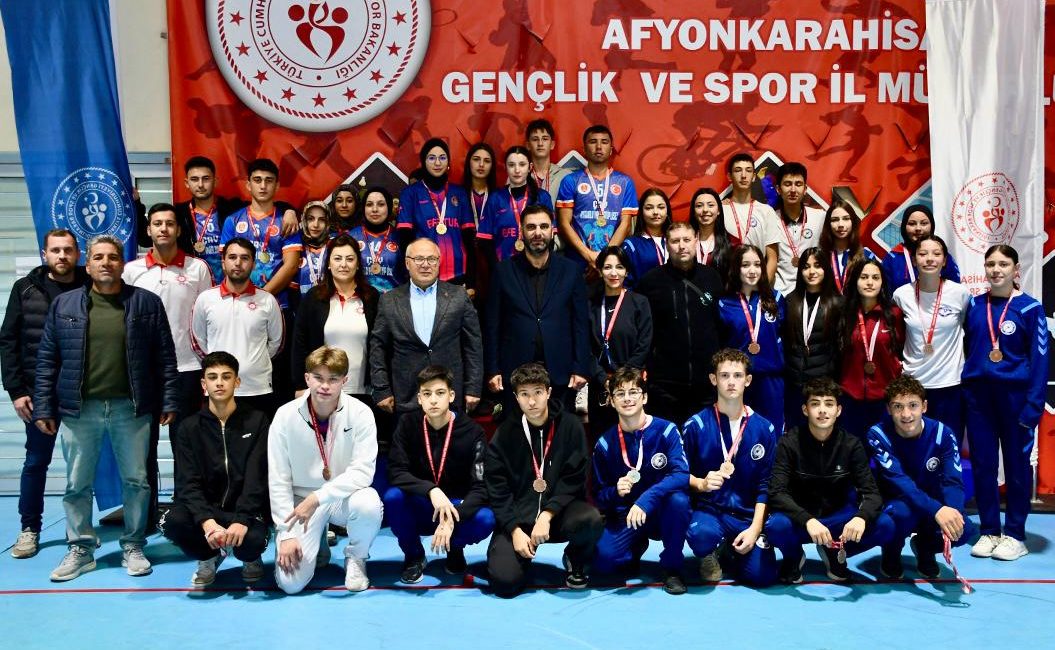 Afyonkarahisar’da düzenlenen Floor Curling Genç Erkekler, Genç Kızlar ve Genç
