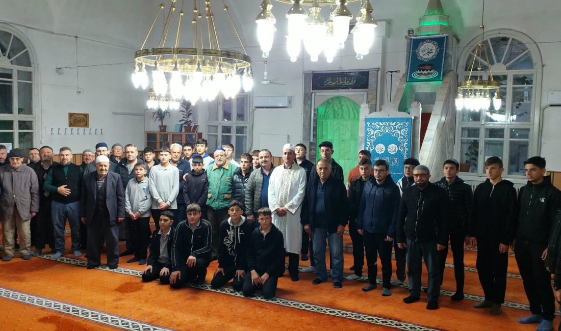 Afyonkarahisar’ın Şuhut ilçesinde düzenlenen ‘Sabah Namazı Gençlik Buluşması’ programı gençleri