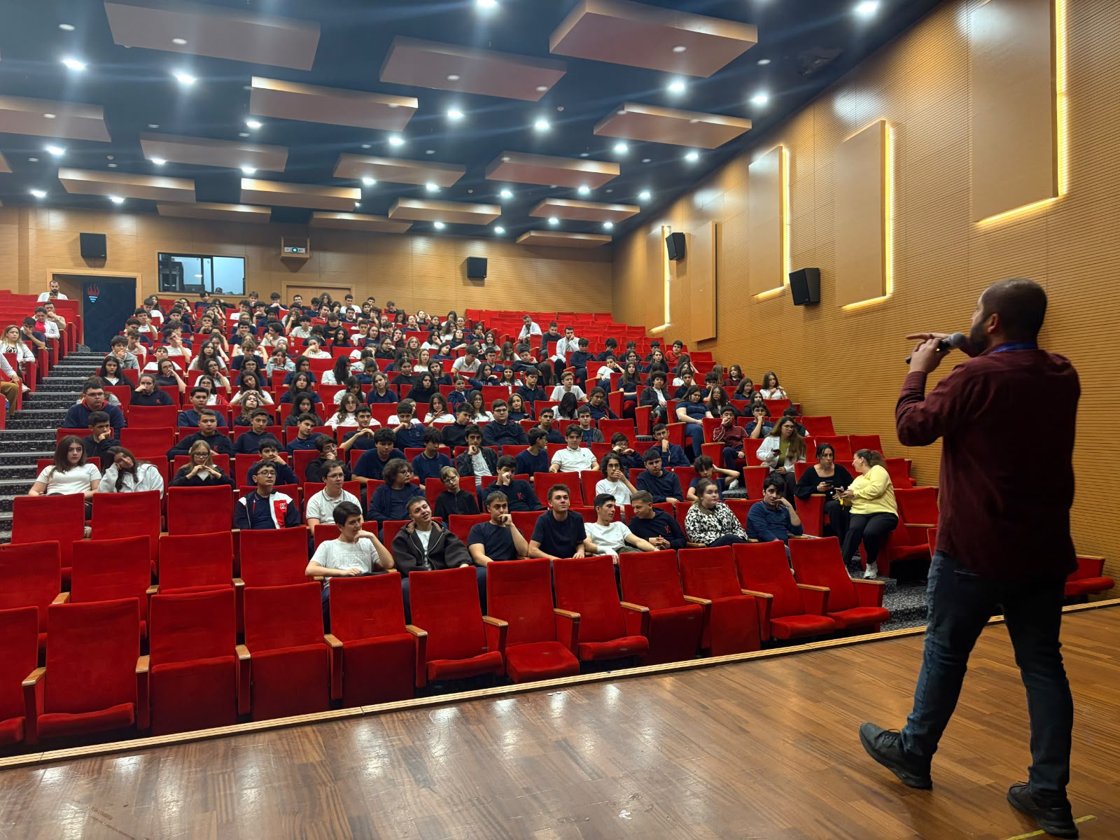 Gençlik ve Spor’dan 15 lisede büyük buluşma 2 Gençlik ve Spor’dan 15 lisede büyük buluşma
