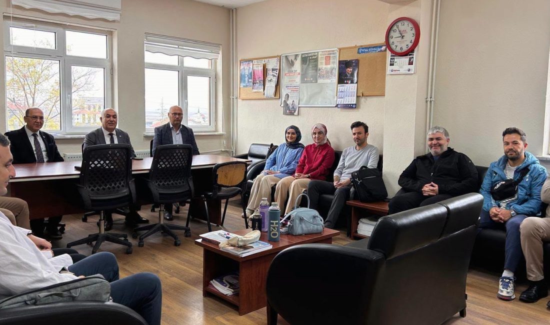 Afyonkarahisar Emirdağ İlçe Milli Eğitim Müdürü Gürkan Emeksiz okul ziyaretlerini