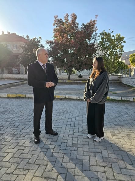 Gürkan Emeksiz, okul ziyaretlerini sürdürüyor 1 Gürkan Emeksiz, okul ziyaretlerini sürdürüyor