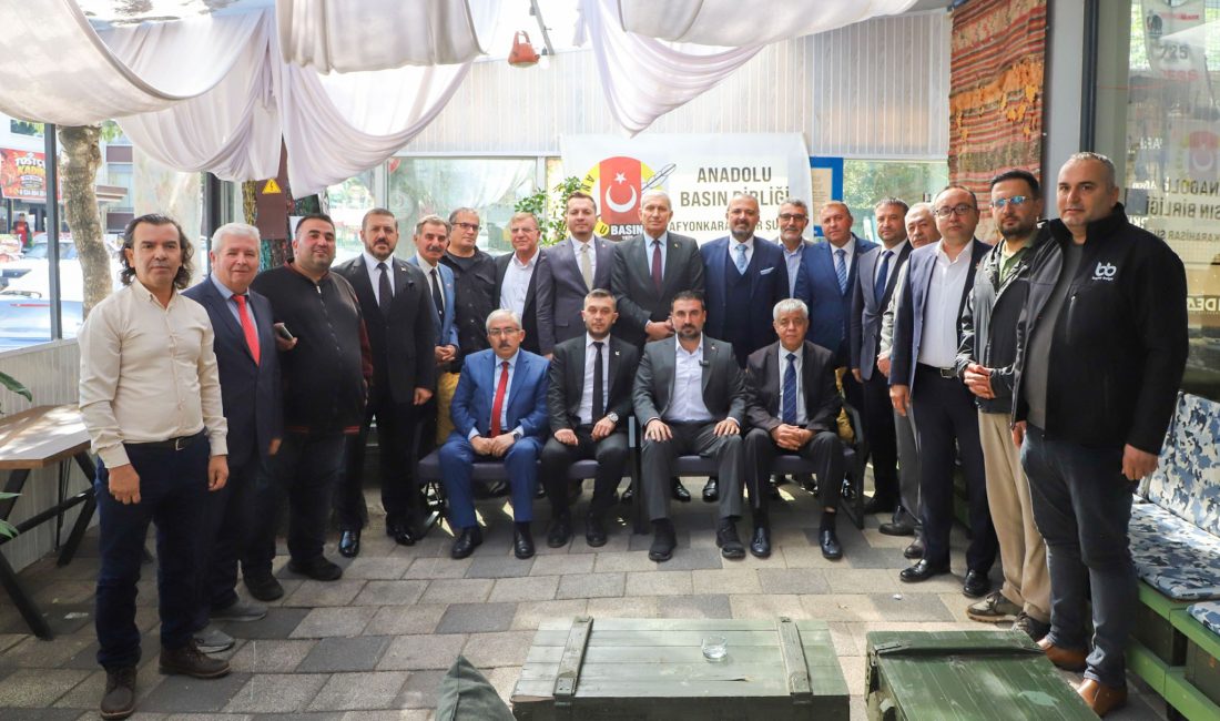 Anadolu Basın Birliği’nin ev sahipliğinde düzenlenen “Mesele Afyonkarahisar’sa gerisi teferruattır”