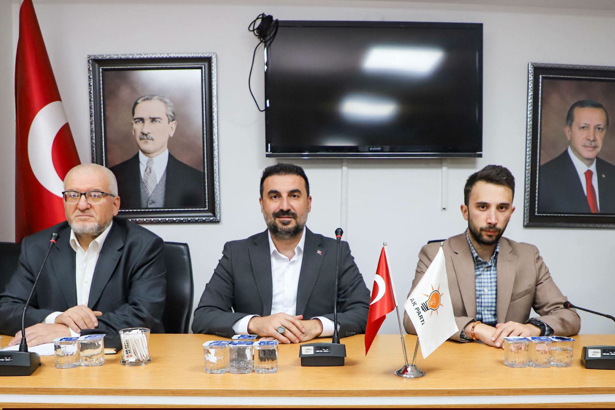 AK Parti Afyonkarahisar İl Başkanı Dr. Özgür Kavak başkanlığında Haftalık