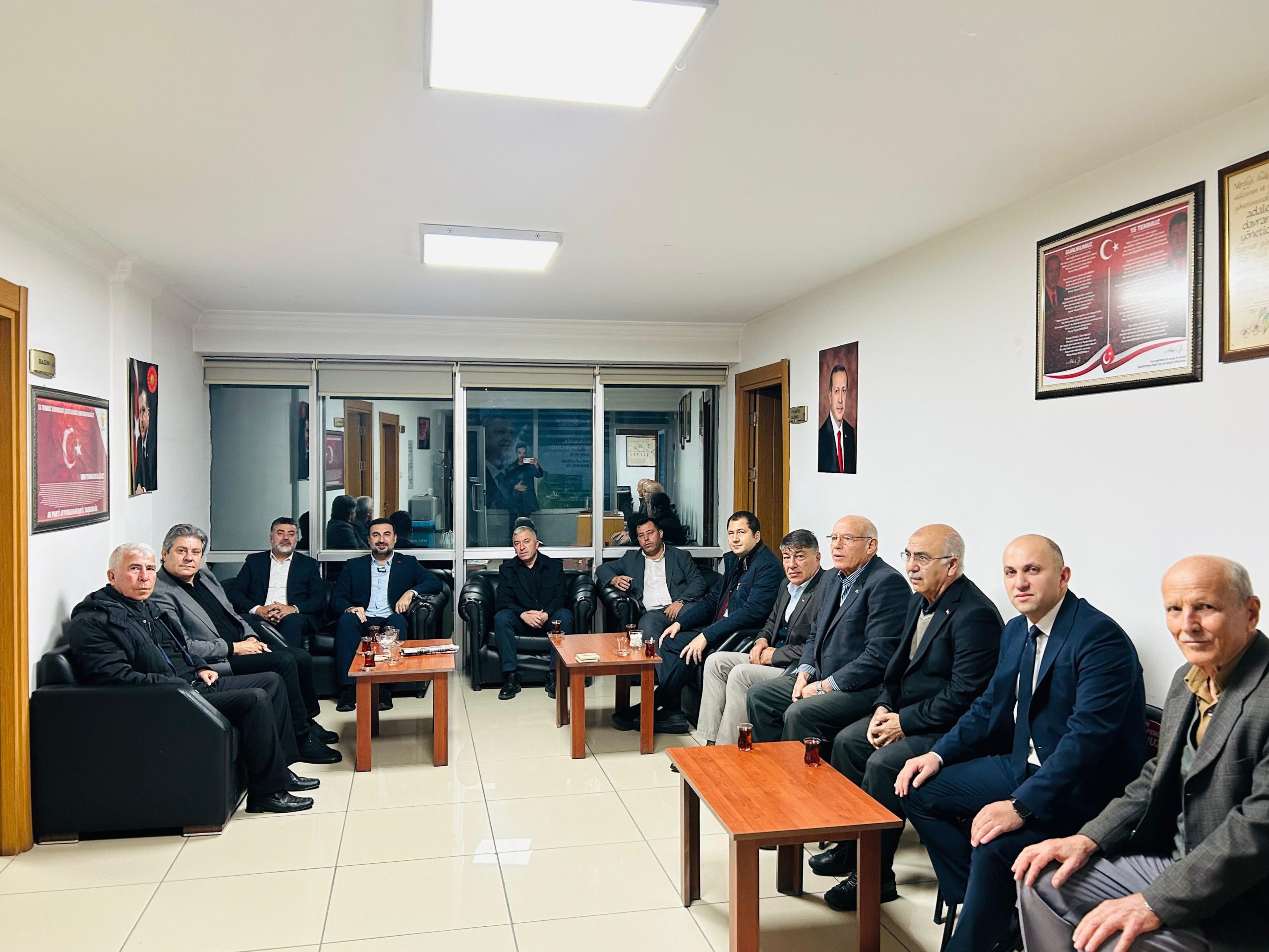 Özgür Kavak Ankara dönüşü beklemedi: İlk işi vatandaşlarla buluşmak oldu 1 Özgür Kavak Ankara dönüşü beklemedi: İlk işi vatandaşlarla buluşmak oldu
