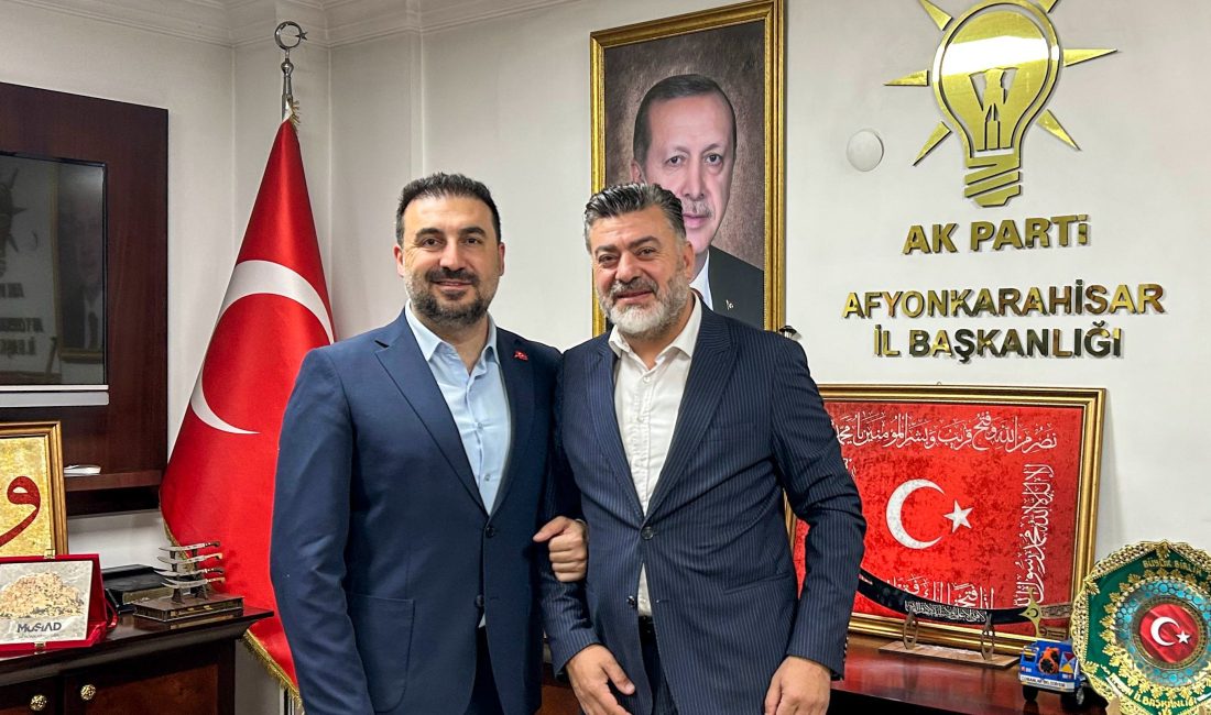 Muhtarlar Derneği Başkanı Suat Uygur, AK Parti Afyonkarahisar İl Başkanı