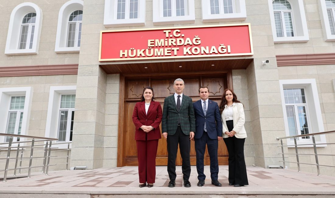 Vali Dr. Naci Aktaş, kısa süre önce yeni binasında hizmet