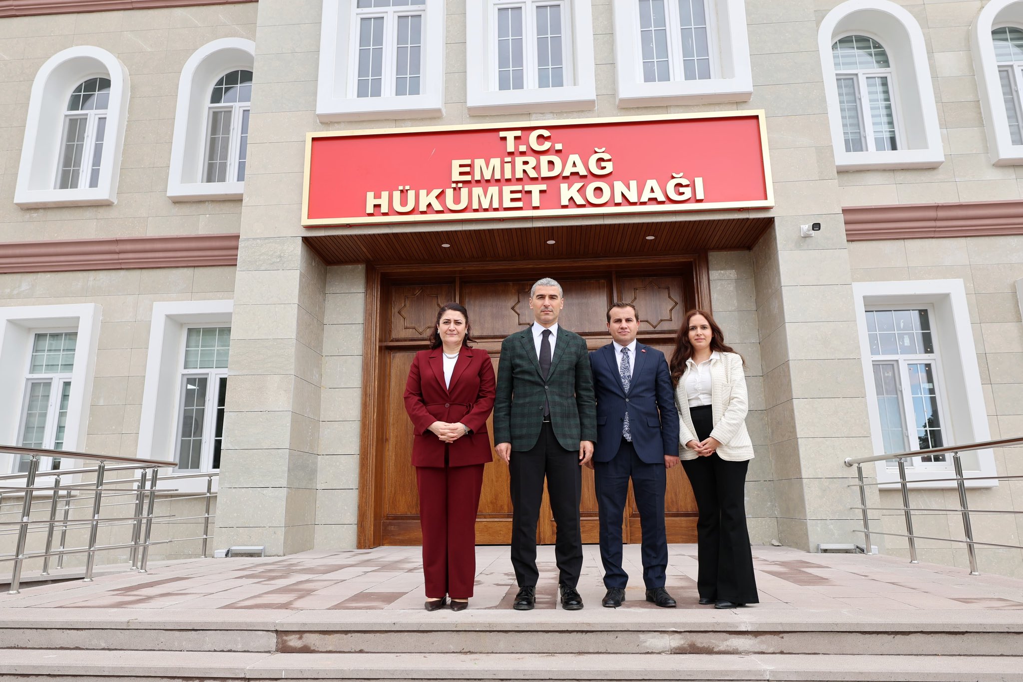 Vali Dr. Naci Aktaş, kısa süre önce yeni binasında hizmet