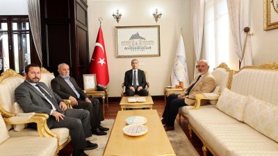 Afyonkarahisar Valisi Dr. Naci Aktaş, kentte faaliyet gösteren oda ve