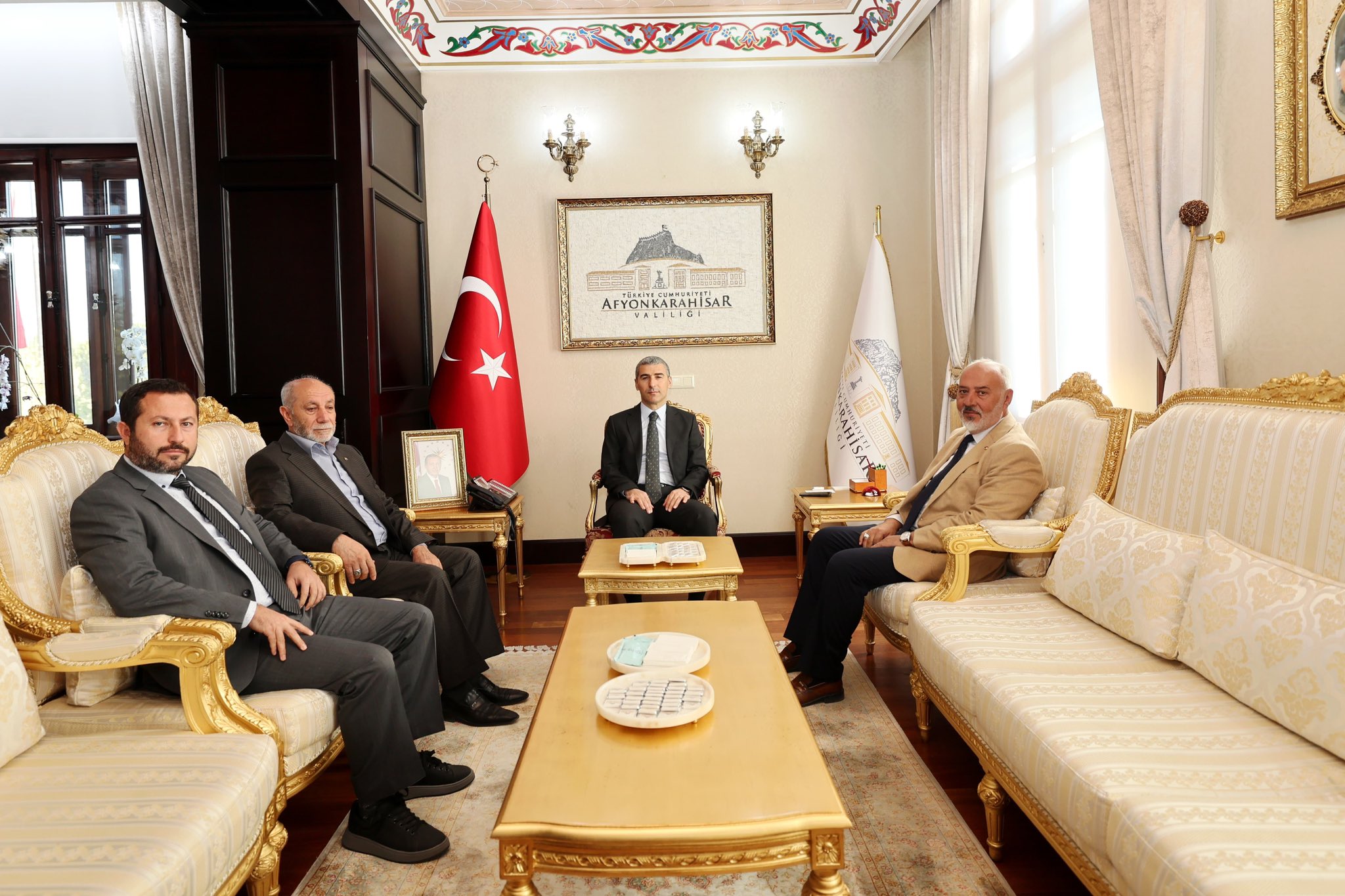 Afyonkarahisar Valisi Dr. Naci Aktaş, kentte faaliyet gösteren oda ve