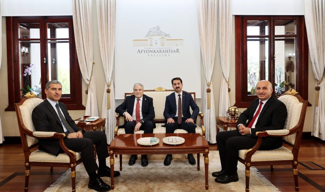 Milli Eğitim Bakanlığı Başmüfettişi Memet Polat ile müfettişler Tuncay Kavçan