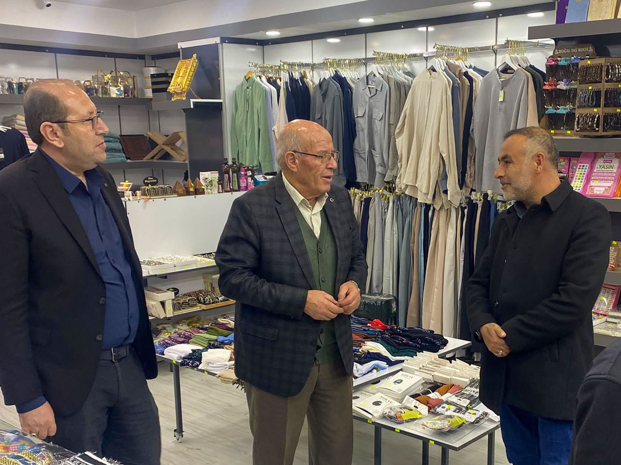 AK Parti teşkilatından Kurtuluş Caddesi’nde esnaf ve vatandaş ziyareti 1 AK Parti teşkilatından Kurtuluş Caddesi’nde esnaf ve vatandaş ziyareti