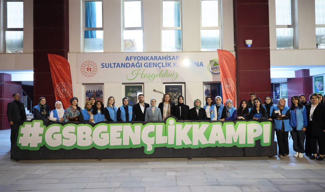 Aile ve Sosyal Hizmetler Bakanı Mahinur Özdemir Göktaş ile AK