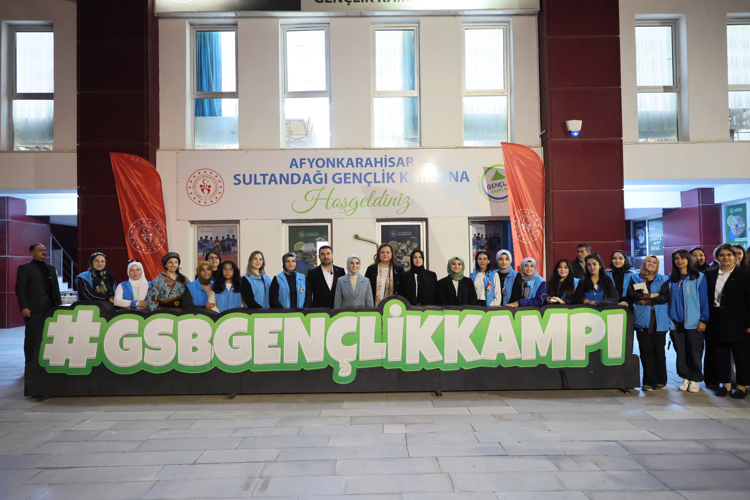 Aile ve Sosyal Hizmetler Bakanı Mahinur Özdemir Göktaş ile AK