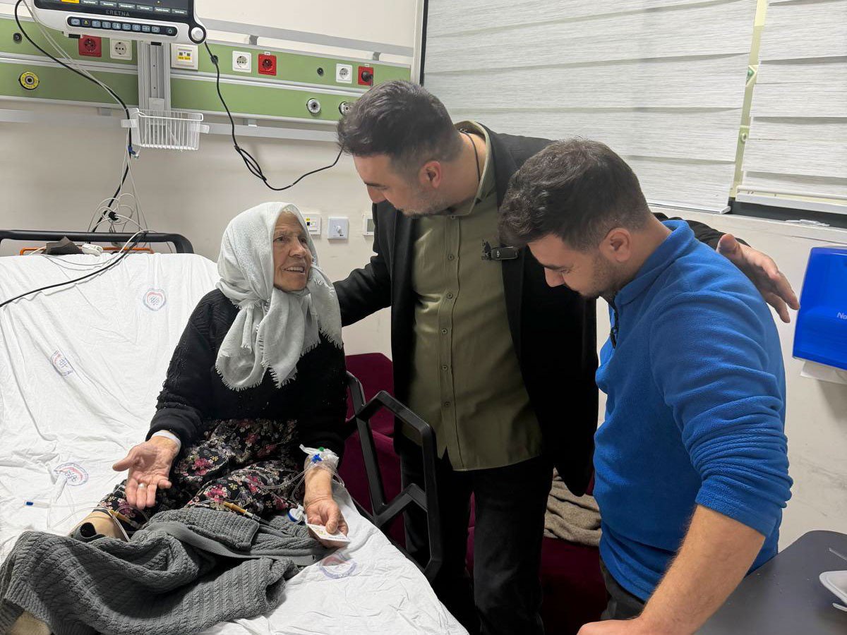AK Parti Afyonkarahisar İl Başkanı Dr. Özgür Kavak, AFSÜ Hastanesi’ni